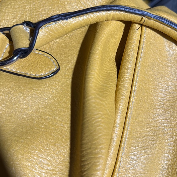 Vintage Yellow purse - Picture 6 of 16